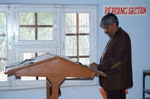 LibraryNewsPaperReading